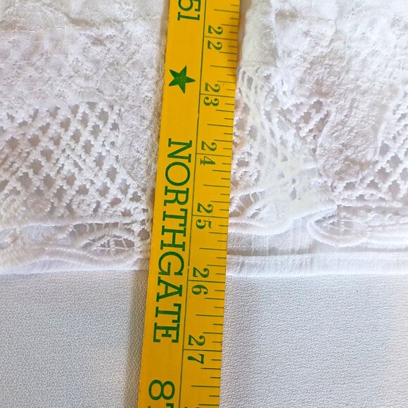 Vintage-Inspired White Long-Sleeve Button-Up Blouse With Crochet Lace Hem & Roll - Picture 8 of 10